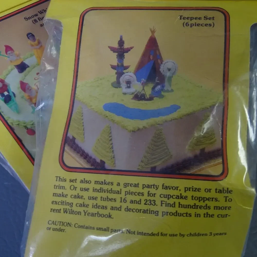 Lot of 3 Vintage Wilton Cake Tops Snow White Teepee Toy Soldiers Sealed